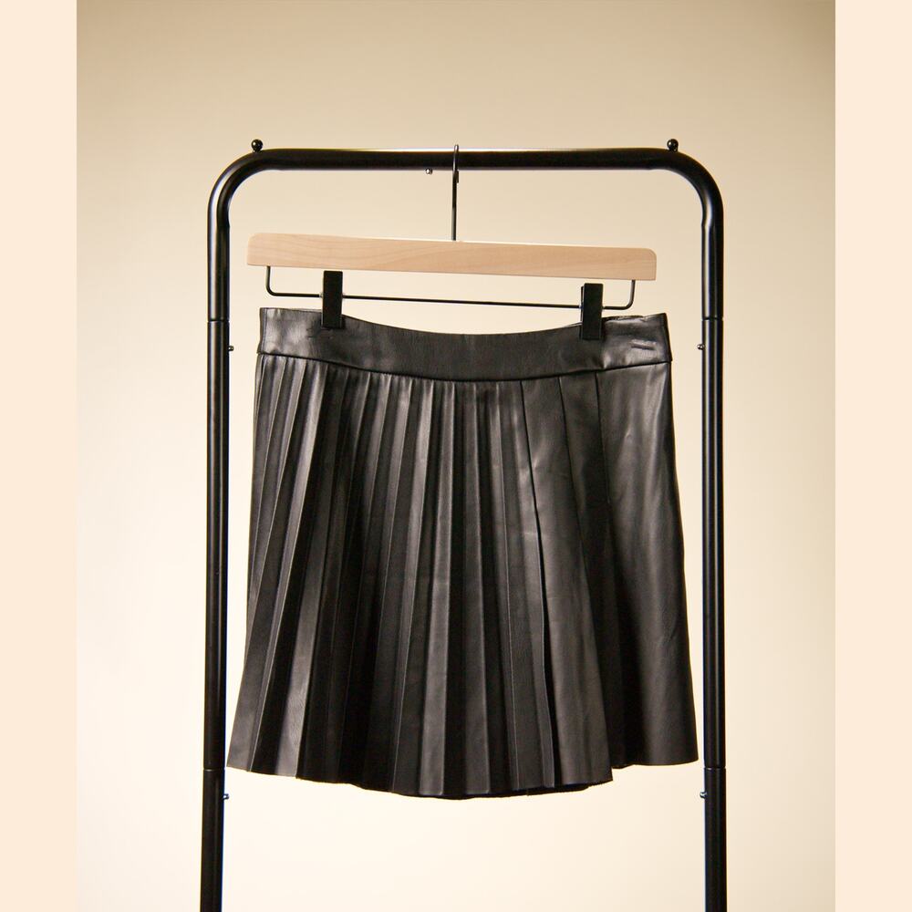 Mango MNG Women’s M Black Faux Leather Pleated Mini Skirt NWT